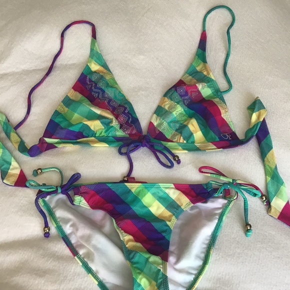 Bikini - Picture 1 of 3
